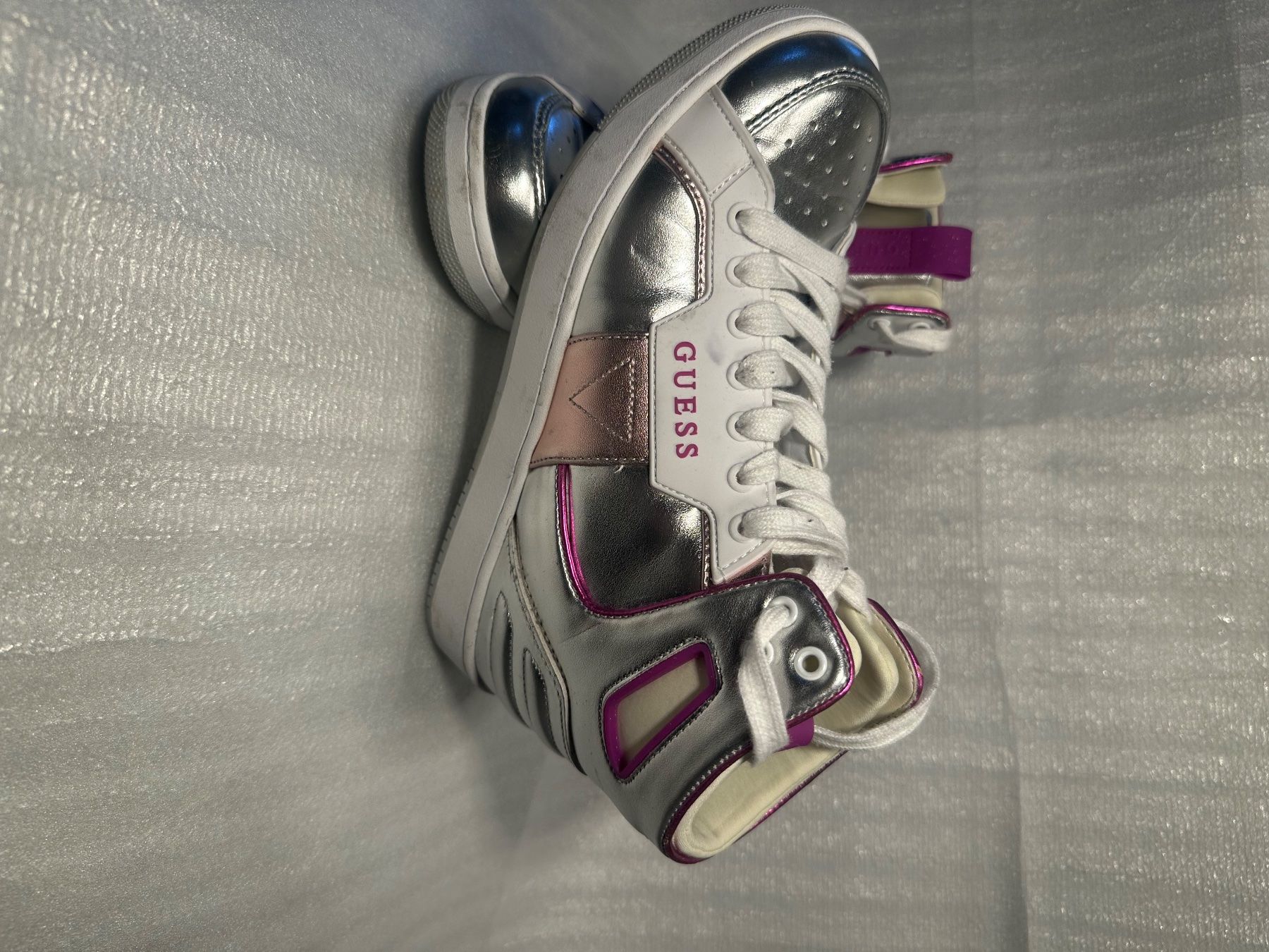 Guess Scarpe da donna: Baskets montantes Guess argentées, – Nuovo e nell'imballaggio originale da Onex venduto da eri_jx6q 1