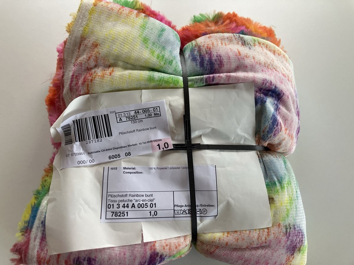 Tessuti: Plüschstoff Rainbow bunt 100 Prozent Polyester 1 Meter – Usato da Weissbad venduto da Praxedis_P51 1