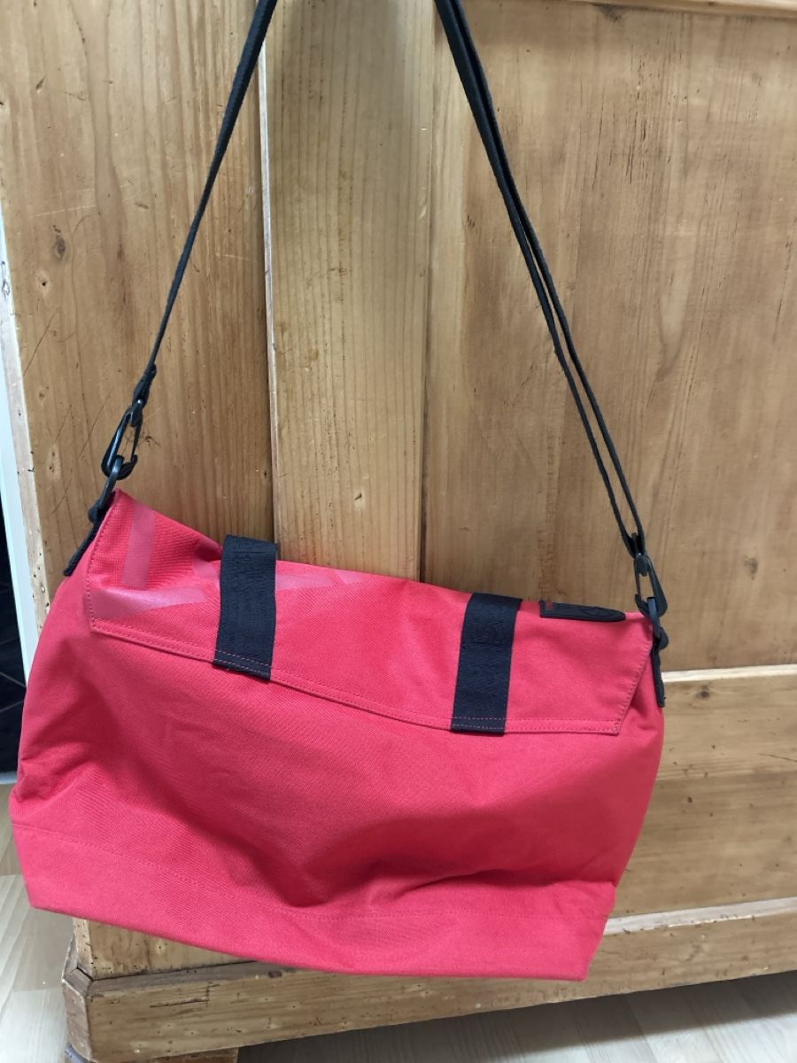 Altro in  Abbigliamento & Accessori: Sac esprit rouge pour laptop et A4 – Usato da Colombier NE venduto da mon58 2
