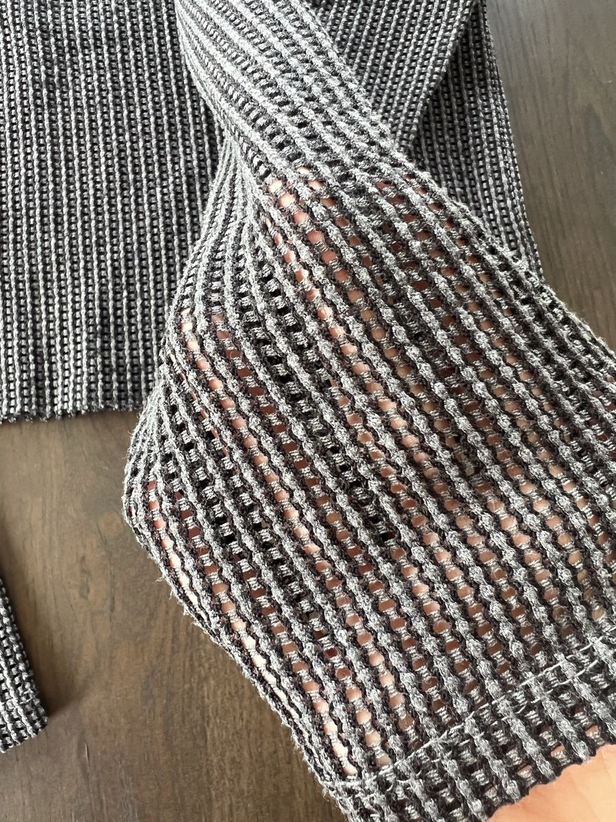 Zara Top: Langarm Oberteil mit Netz-/Gitterstruktur – Usato da Uster venduto da m_21 3