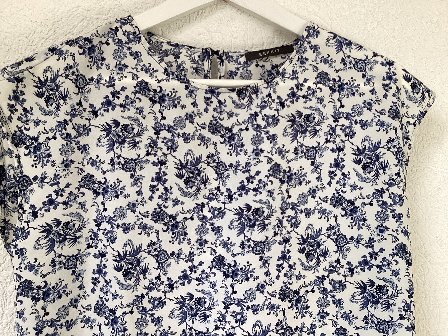 Esprit Top: Esprit Sommer Bluse / Top , blau-weiss gemustert, Grösse 34 – Usato da Homberg b. Thun venduto da Homata 1
