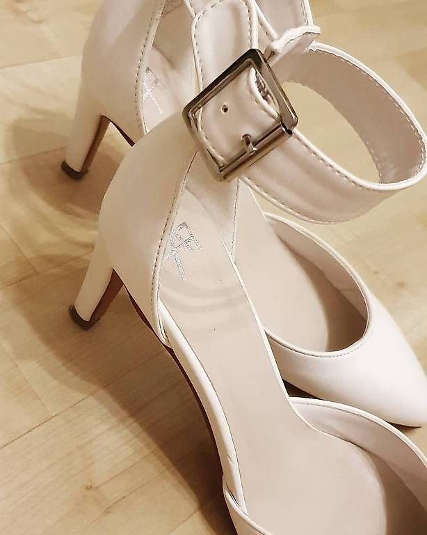 Chaussures femmes: Sandalen weiss Grösse 38 – D'occasion à Langenthal par hab_zw5p 3