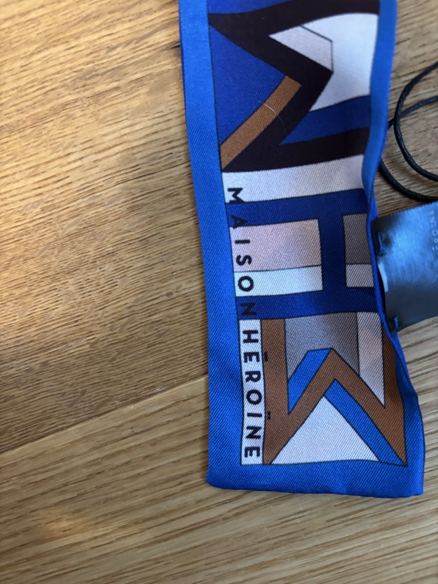 Foulards & écharpes: Maison Heroine Mathilda Graphics neu – Neuf avec emballage d'origine à Kirchberg SG par lar_8mw6 2