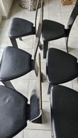 6 Stühle mit schwarzem Leder