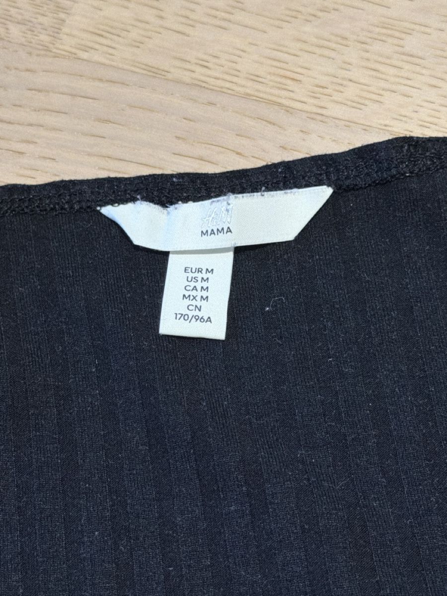 H&M T-shirts: 2 Still-Shirts | Grösse M – D'occasion à Emmetten par coluna_6376 3