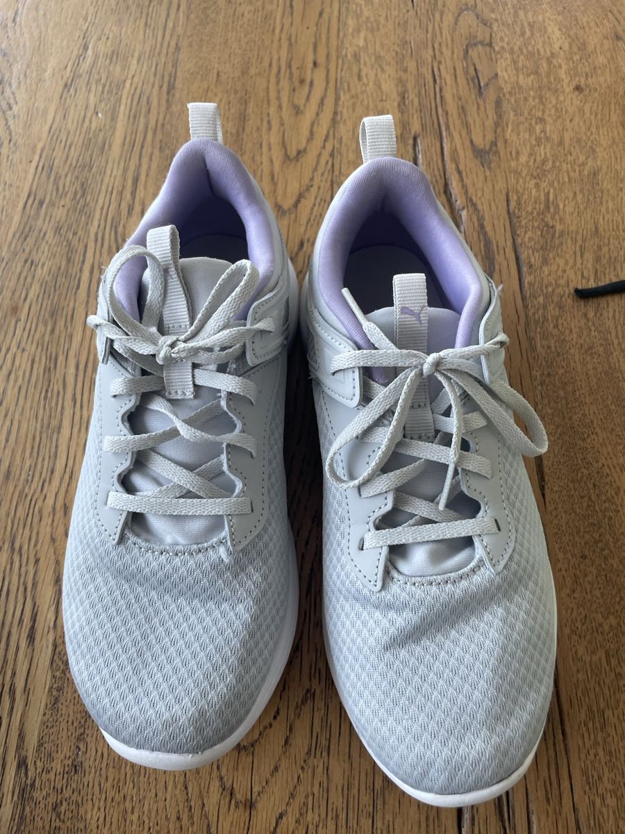 Puma Schuhe für Mädchen: Hallenschuh von Puma – Gebraucht aus Bonstetten von Panda_79