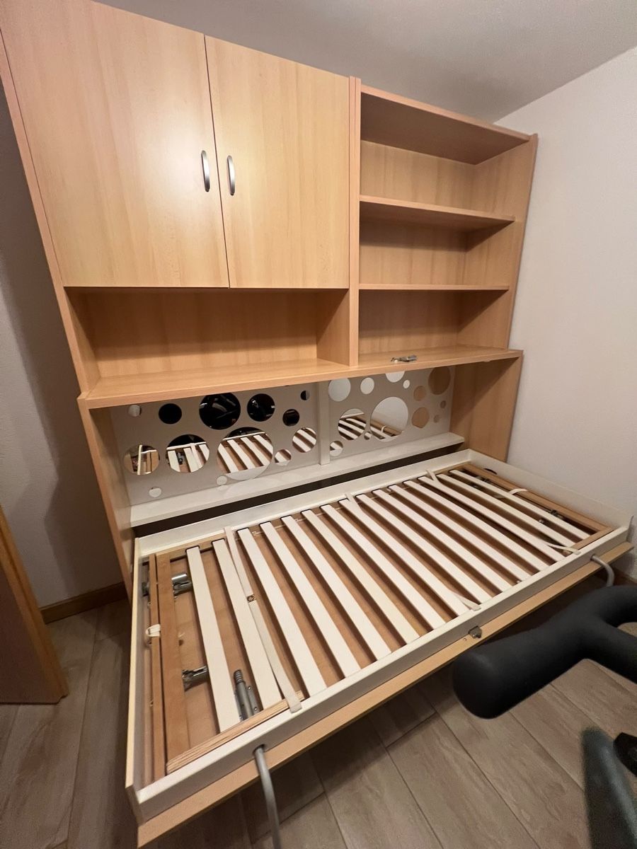 Betten: Klappbett mit Schrank guter Zustand – Gebraucht aus Visp von JerYG