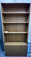 Holzregal mit Fach zum Sachen Verstauen