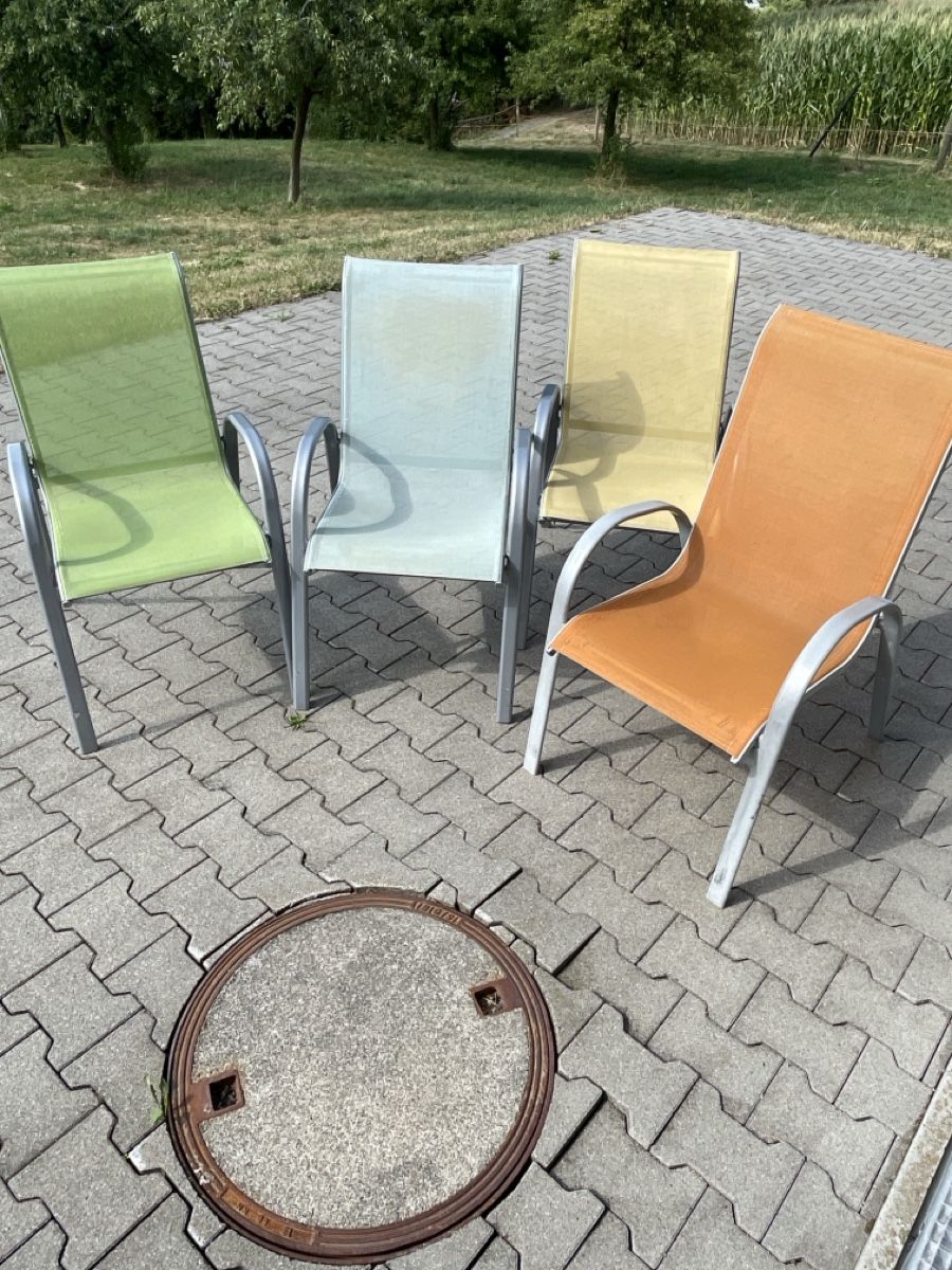 Sedie: Stapelstühle Gartenmöbel Aluminium Stoff 4er Set farbig leic – Usato da Zugerberg venduto da rob_jl6j 1