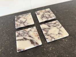 Untersetzer oder Seifenschalen aus Calacatta Marmor