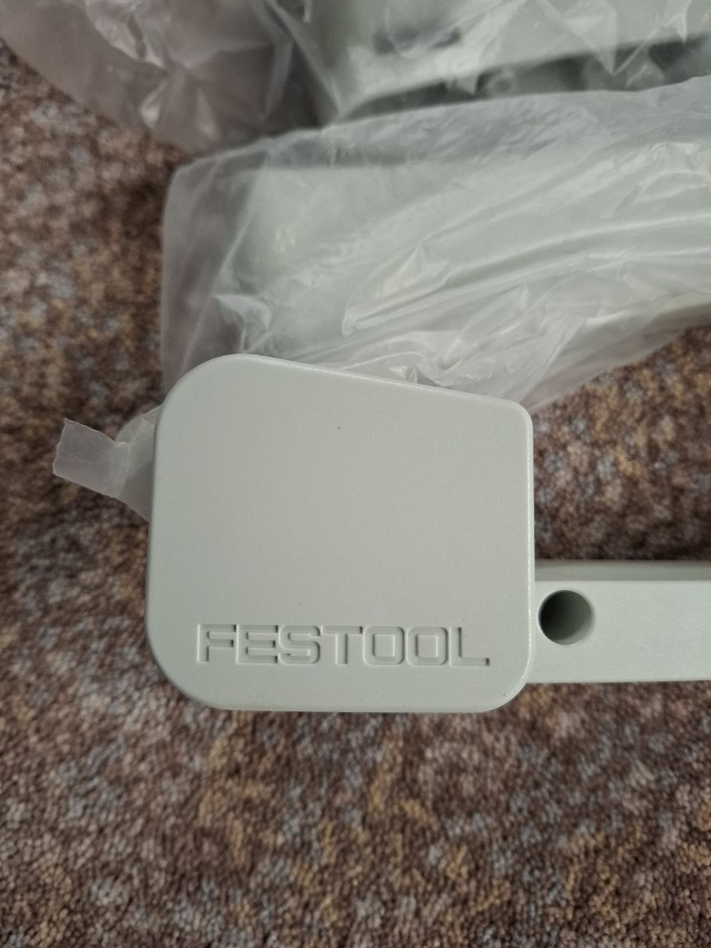 Festool Sonstiges Elektromaterial: Festool Kabelhalterung – Gebraucht aus Windisch von SamTheCam 1