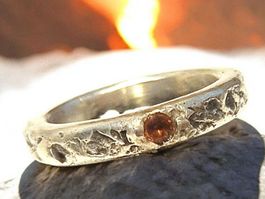 Naturstyle-Ring, Weissbronze mit Spessartin, Grösse 54,5.