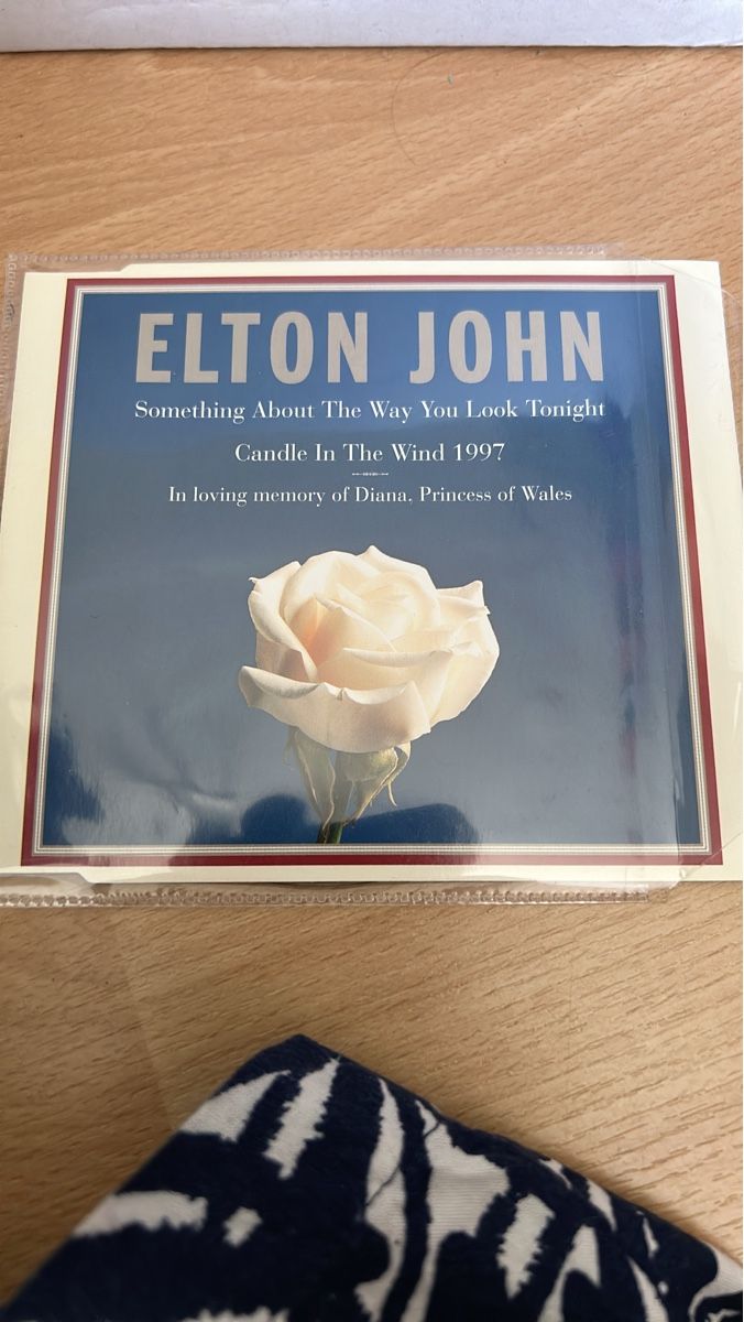 CD: Elton John - Candle In The Wind 1997 Single – Usato da Herbetswil venduto da rotekatze84