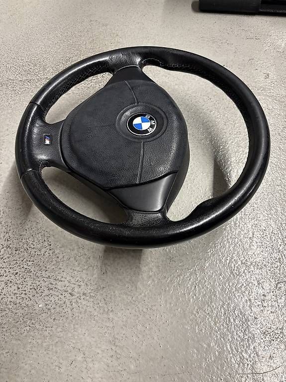BMW Toutes les pièces auto: BMW E36 M-Sportlenkrad – D'occasion à Würenlos par Daveness 2