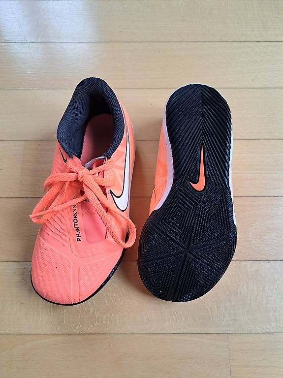 Scarpe per ragazzi: Nike Hallenschuhe Grösse 28.5 – Usato da Winterthur venduto da Sandra0110