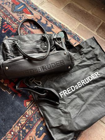 FREDsBRUDER sac à adopter : noir beau pratique cuir parfait 