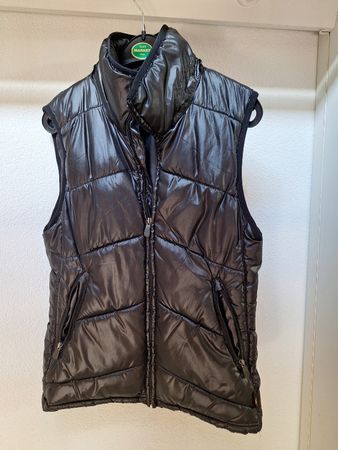 Schwarze H&M Sport Steppweste, Grösse 40, Top Zustand!