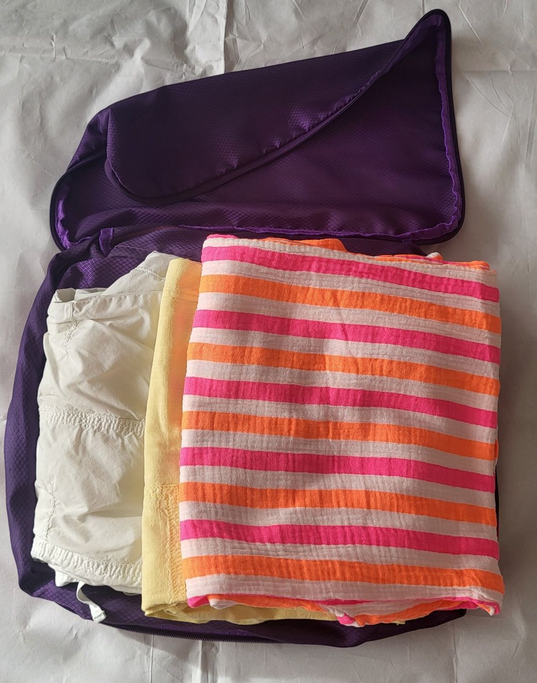 Taschen für Damen: Sacs pour vêtements pliés – Gebraucht aus Fribourg von VictoriaShop7 7