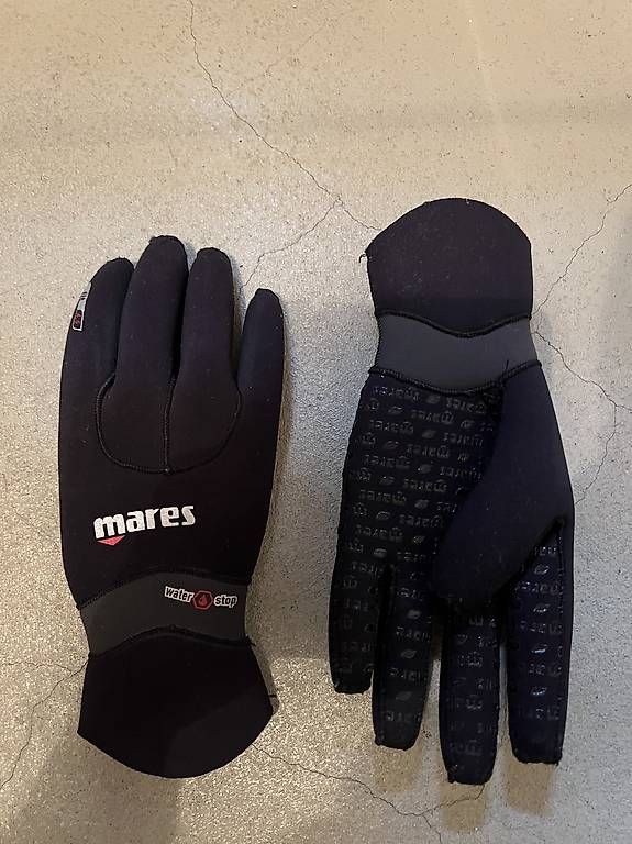Mares Combinaisons de plongée: Neopren Handschuhe MARES – D'occasion à Niederurnen par B.15