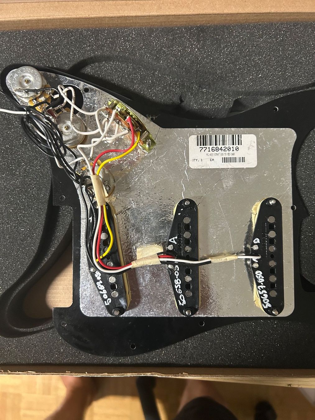 Fender Strumenti musicali: Fender Pre-Wired Strat Pickguard SSS Tex Mex – Nuovo (secondo la descrizione) da Bottmingen venduto da Stanko5 2
