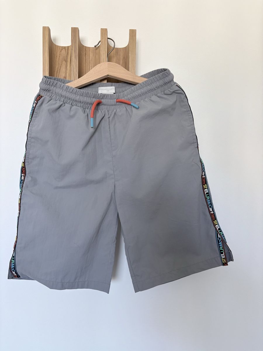 Stella McCartney Pantaloni: Stella McCartney Kids Grey Shorts, Size 10A – Usato da Davos Dorf venduto da tcabin