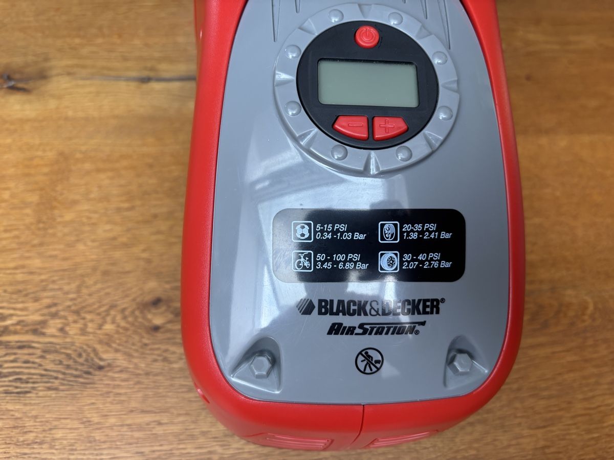 Compresseurs: Black&Decker ASI 300 Kompressor – D'occasion à Urdorf par Jack-- 4