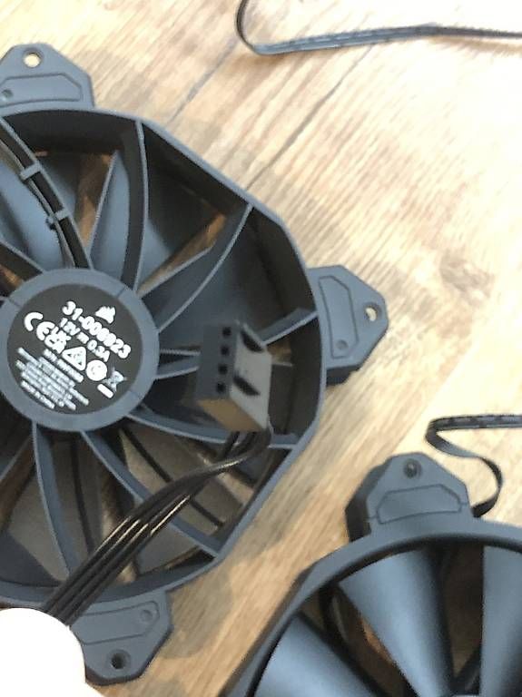 Corsair PC: Corsair PC-Lüfter 140mm – Nuovo (secondo la descrizione) da Stein AG venduto da isi_R35 3