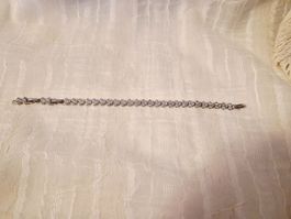 Elegantes Armband mit Zirkonia-Steinen
