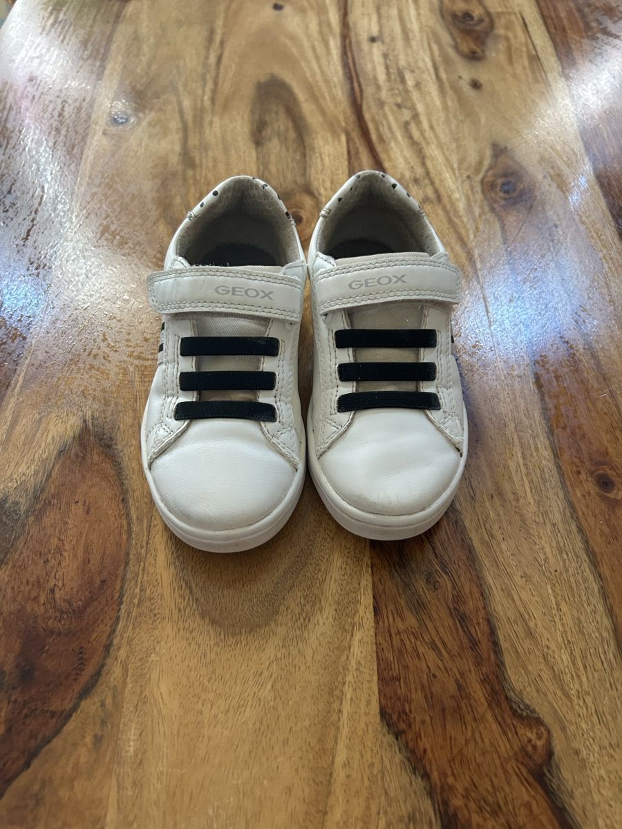 Geox Scarpe per ragazze: Baskets GEOX blanches enfant taille 27 avec pois – Usato da Nyon venduto da adelaidem