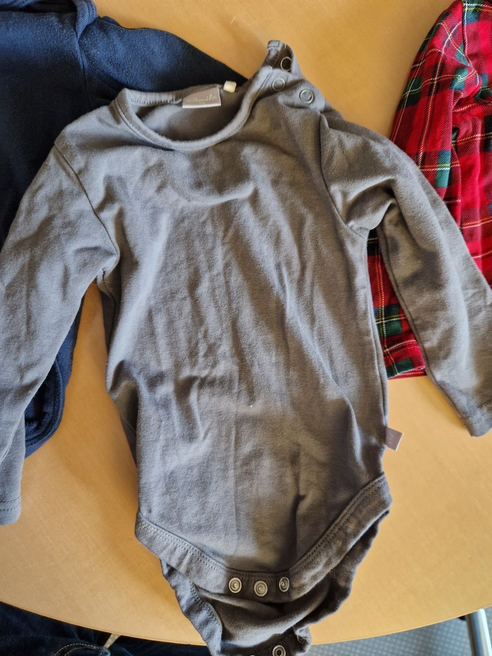 Falke Lotti & Set di vestiti: Lot de 3 bodys manches longues, taille 74 – Usato da Goumoens-la-Ville venduto da cfaIII 3