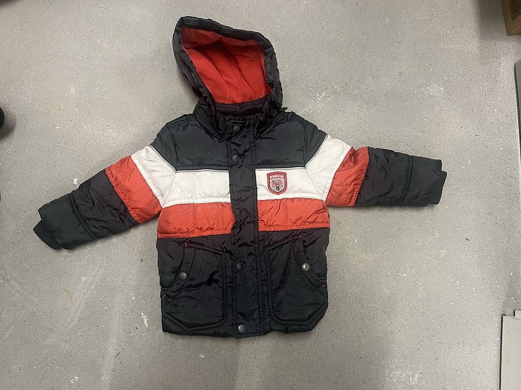 S.Oliver Giacche & Cappotti: s.Oliver Winterjacke Grösse 98 – Usato da Bellach venduto da Fschoenbaechler