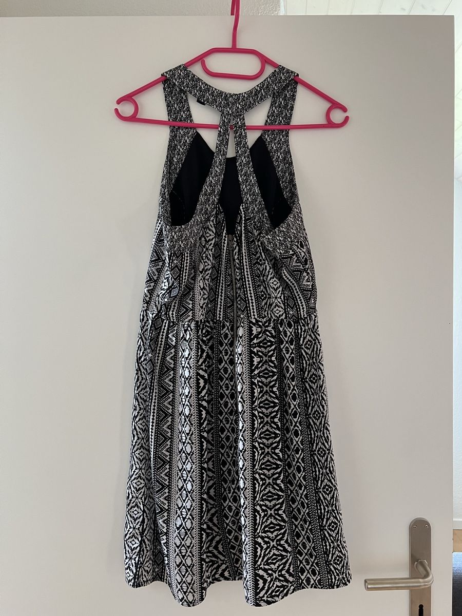 Vestiti: American Eagle Kleid, schwarz-weiss gemustert – Usato da Richterswil venduto da and_l726 1