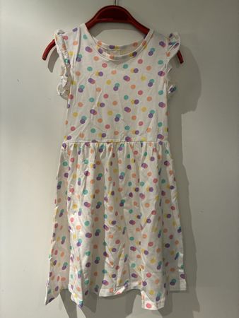Schönes Kleid Gr. 122, Neu