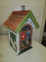 Handgefertigtes Holzhaus, Flaschenhalter