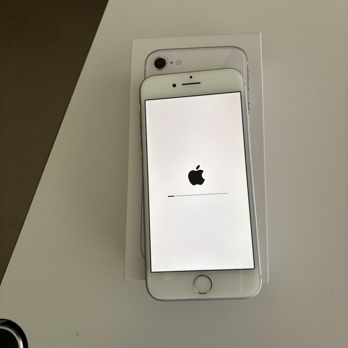 Apple Handys / Smartphones: iPhone 8 64GB silber – Gebraucht aus Biel/Bienne von Eiskristall08