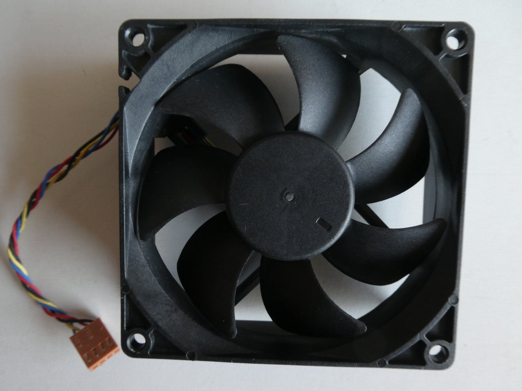 Ventilatoren: Das Angebot: PC Ventilator inkl. Stromanschlusskabel. – Gebraucht aus Muntelier von Rwc 4