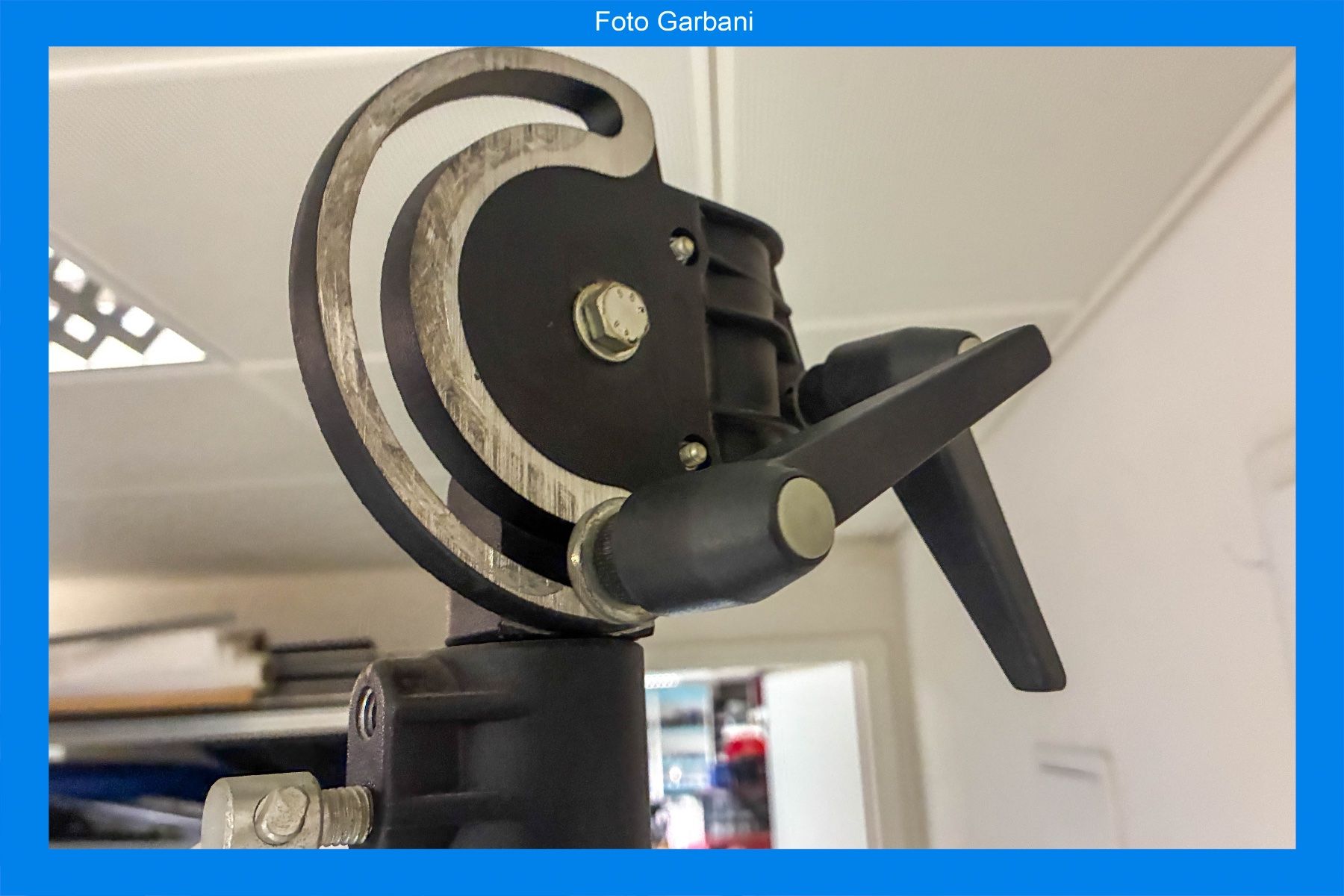 Cavalletti: Treppiede Tekno mobile – Usato da Muralto venduto da FotoGarbani 2