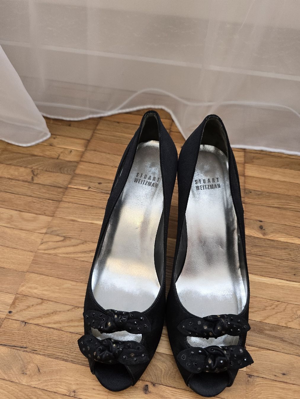 Stuart Weitzman Scarpe da donna: Stuart Weitzman satin heels, black, size 37.5 – Usato da Zürich venduto da luethifat
