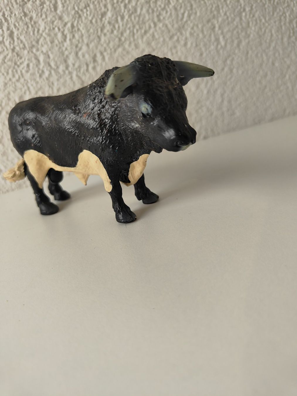 Schleich Figuren: Schleich Schwarzer Stier Bauernhof Kuh Kühe – Gebraucht aus Thalwil von FigurenFreunde