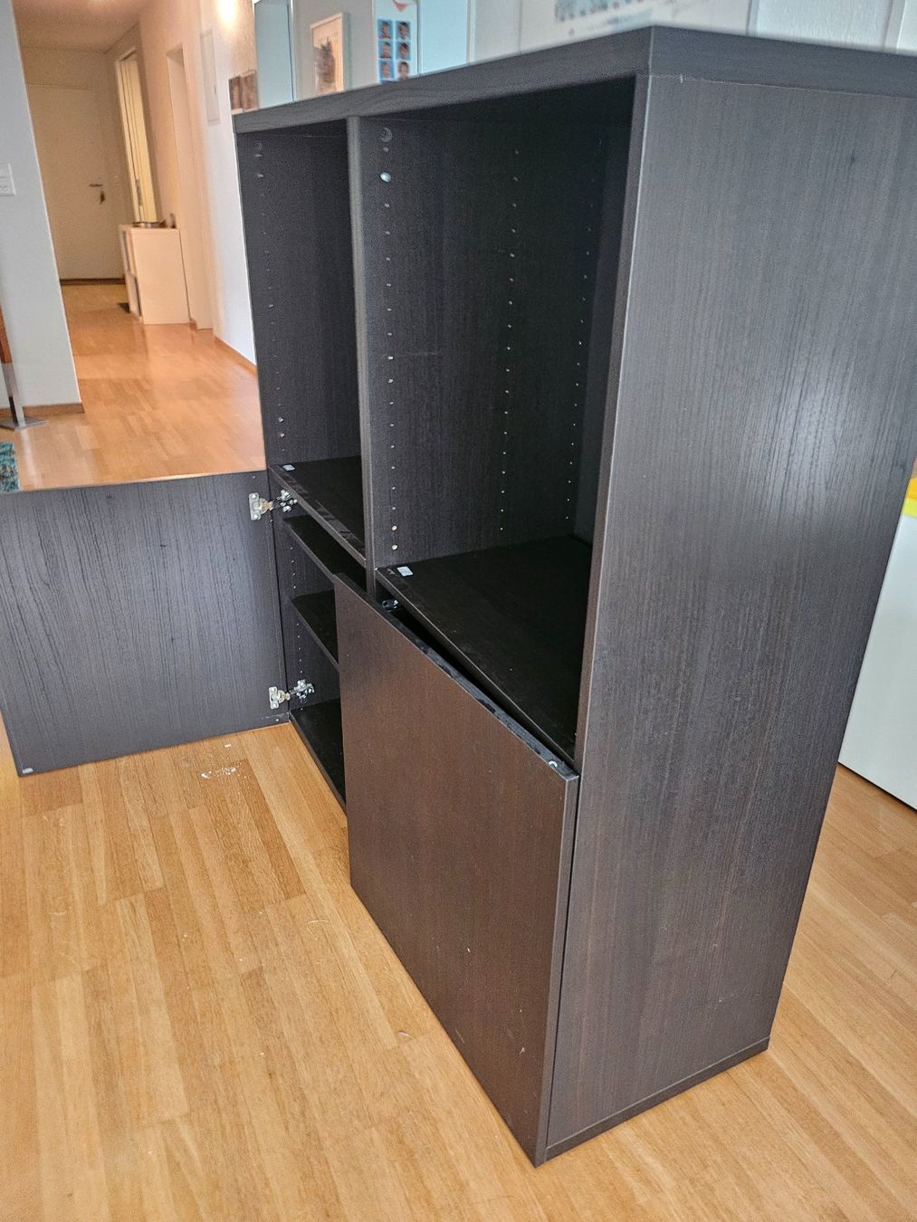 Ikea Armadi: Ikea Besta Schrank schwarzbraun zu verschenken – Usato da Herrliberg venduto da Timberwolfer 2