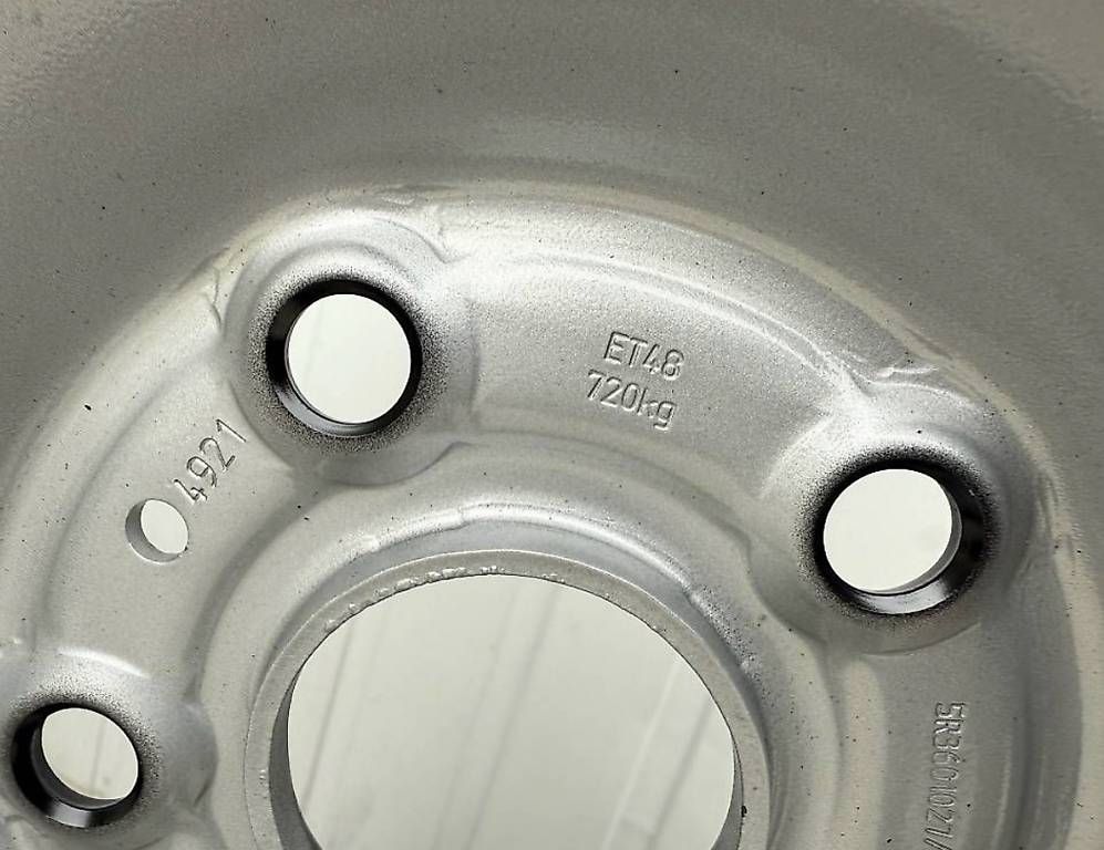 Volkswagen Pneumatici & Ruote complete: Neue Winterräder Caddy – Usato da Biessenhofen venduto da lam_7kd9 2