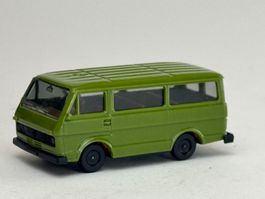 GB5- VW LT Bus grün