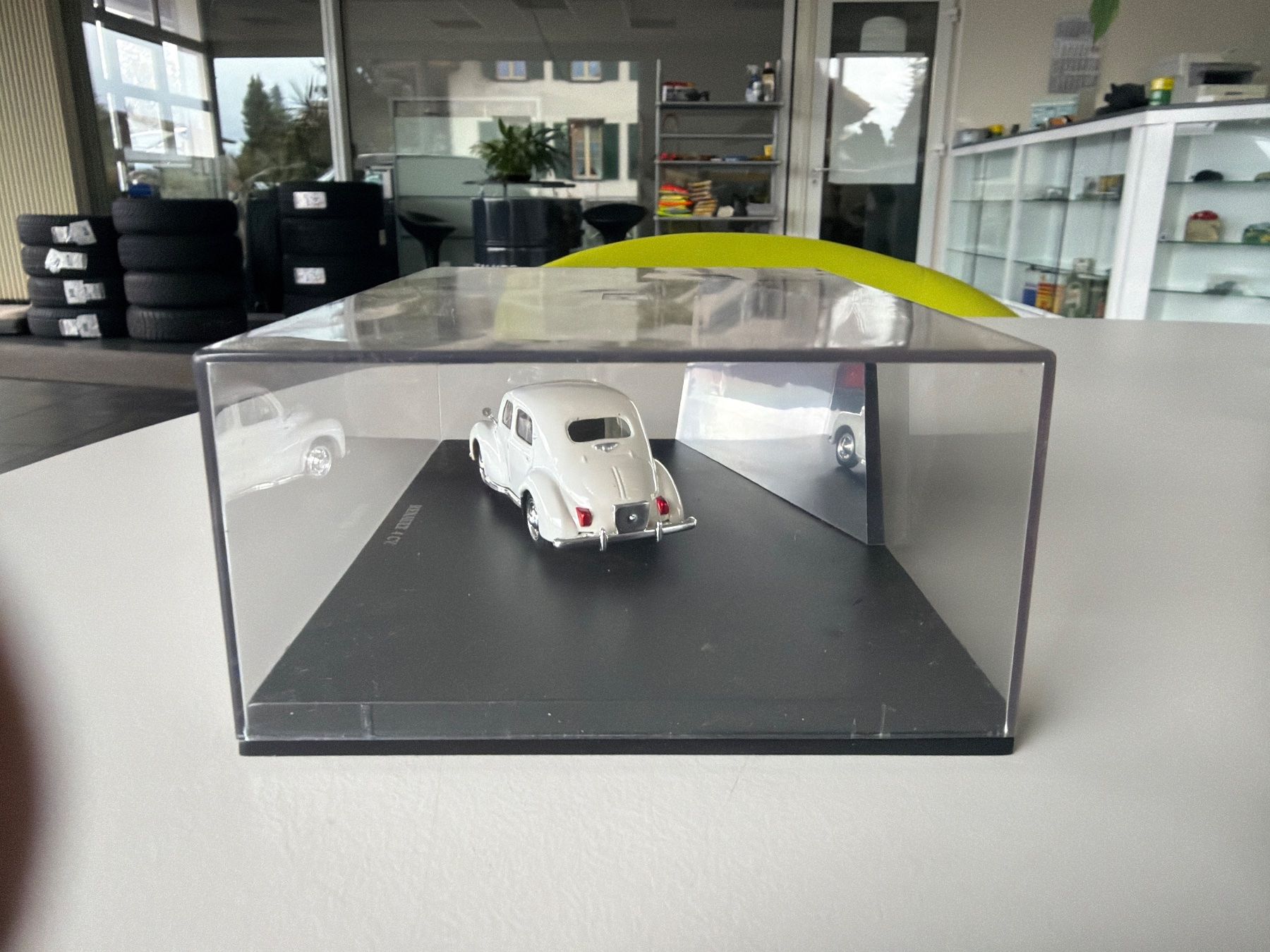 Renault Modellini d'auto: Renault 4CV Renault Heck rot oder weiss – Usato da Kräiligen venduto da tisala 4