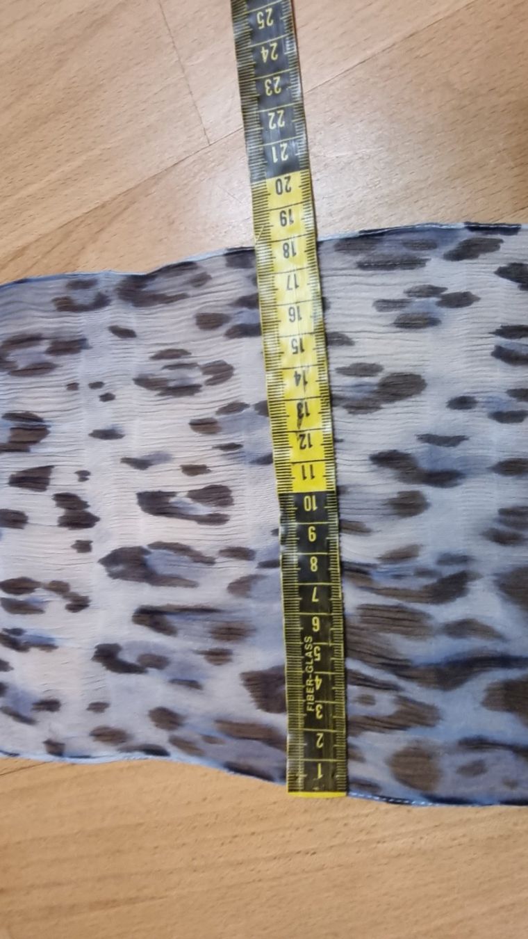 Foulard & Sciarpe: Eleganter Schal mit blauem Leopardmuster – Usato da Wald ZH venduto da CapLux 8