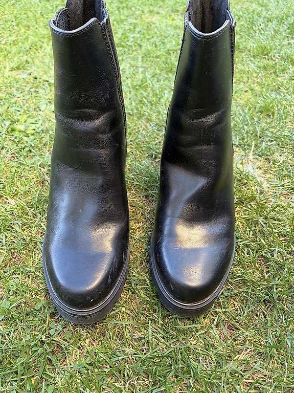Scarpe da donna: Schuhe Echtleder Grösse 41 – Usato da Tumegl/Tomils venduto da tiger358