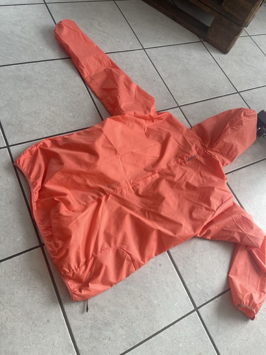 Decathlon Giacche: Neue dünne Lauf Windjacke Gr 44 – Nuovo (secondo la descrizione) da Lostorf venduto da Luelostorf 1