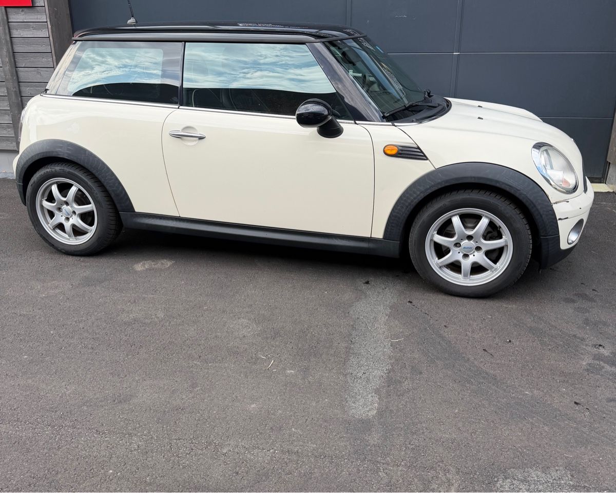 Mini Autos: Mini Cooper R56 Pepper Version  – D'occasion à Bolligen par jeganathan 1
