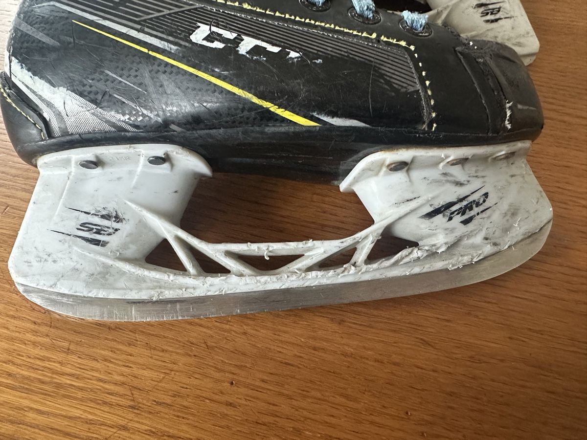 Ccm Pattini da ghiaccio: Ccm Eishockey Schlittschuhe – Usato da Gelterkinden venduto da Aischas 1