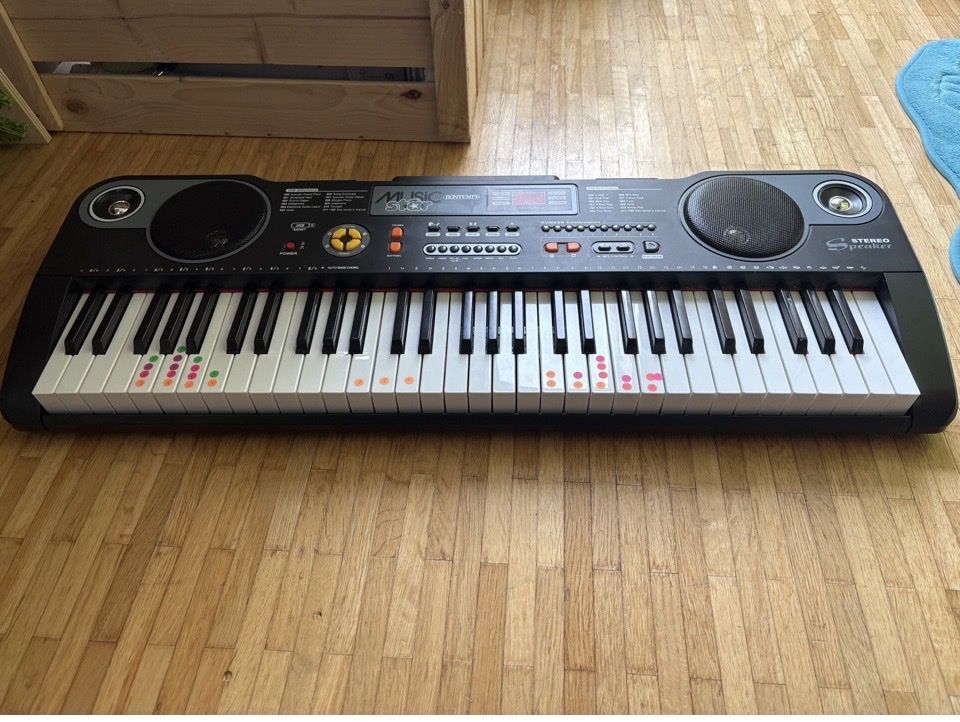 Strumenti musicali: Piano neuf  – Nuovo (secondo la descrizione) da Bulle venduto da Galawin 1