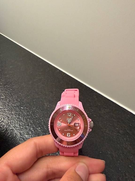 Orologi: Ice-Watch rosa mit Datumanzeige – Usato da Oberdorf SO venduto da sel_wc6w